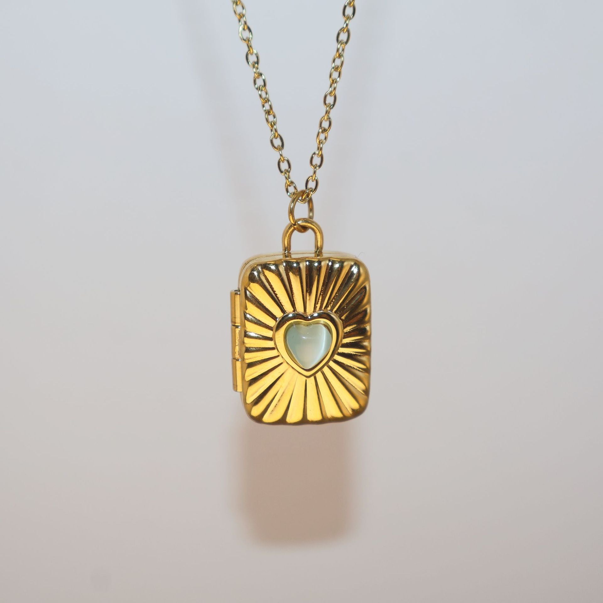 Wholesale Stainless steel  heart line cat's eye stone magnetic photo box pendant necklace