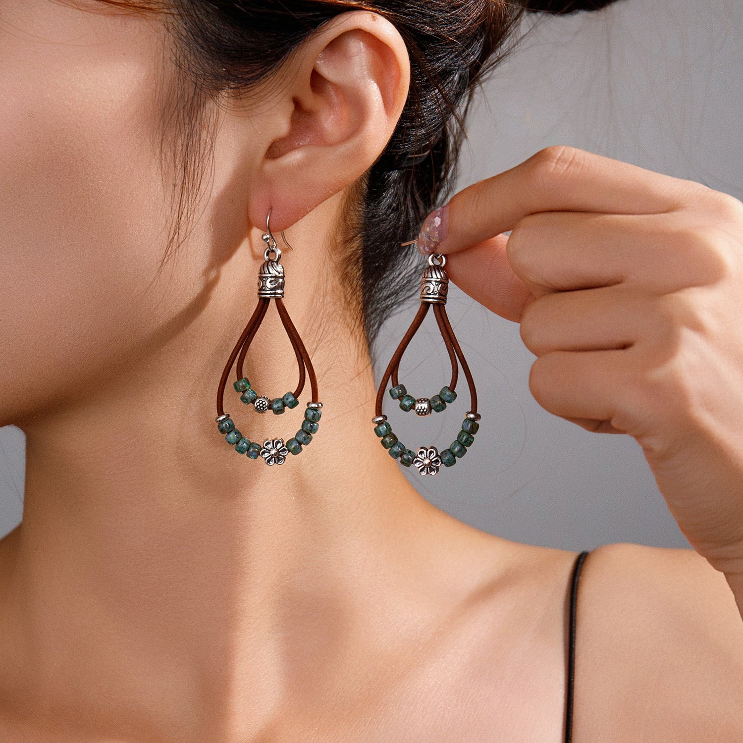 Wholesale  retro ethnic style antique silver flower beads leather rope pendant women's earrings