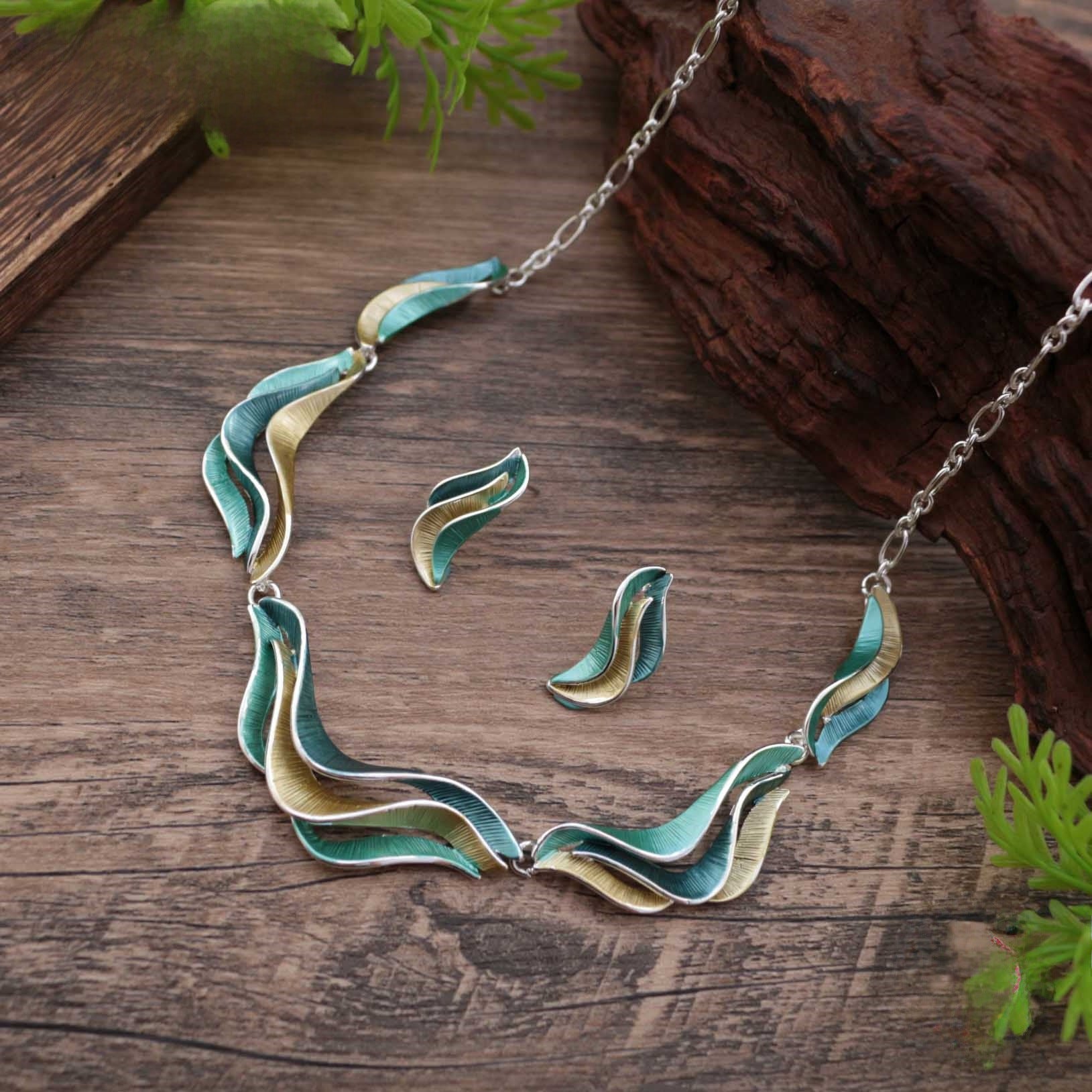 Wholesale Geometric Petal Earrings Necklace Set Irregular Shape Ladies Jewelry