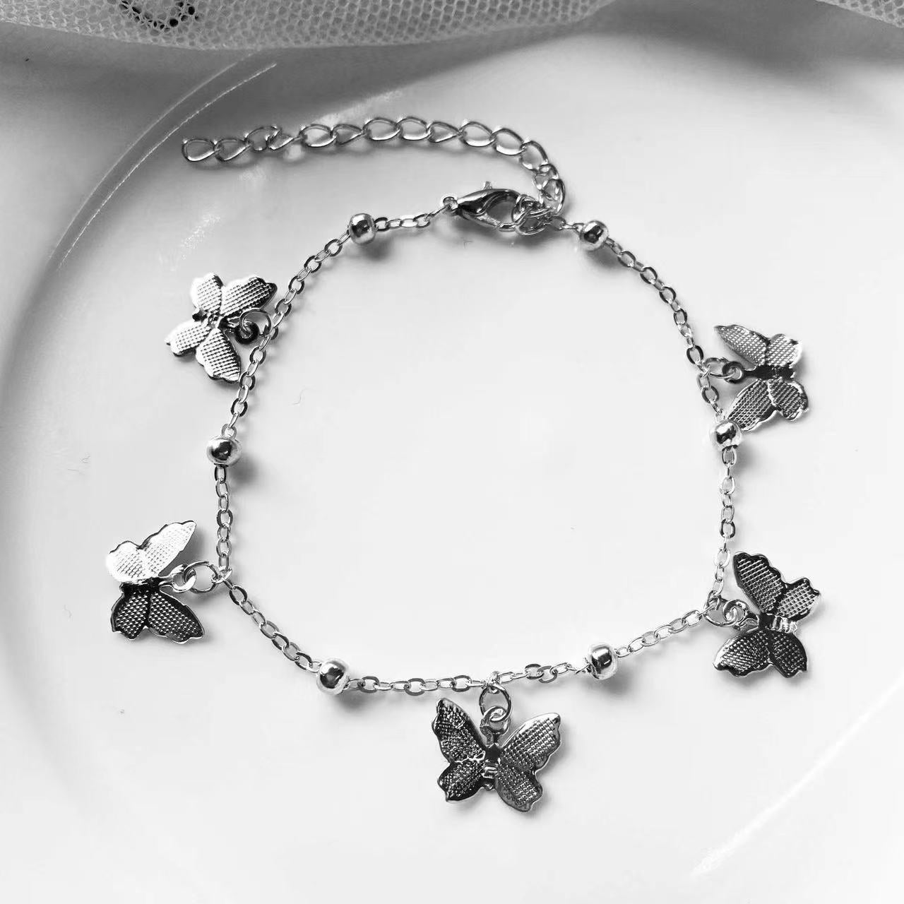Wholesale Gold Electroplated Alloy Butterfly Pendant Bracelet Hollow Design Fashion Accessory for Everyday Wear Gift