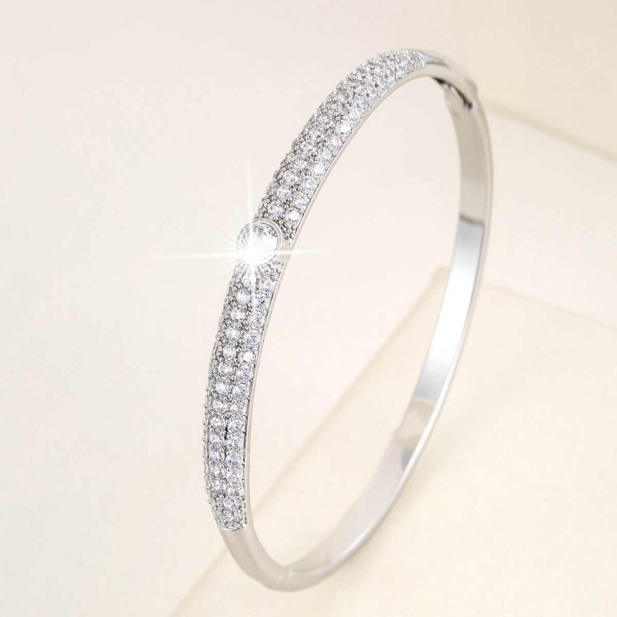 Wholesale  Light Luxury High Quality Diamond Snake Head Flower Star Opening Bracelet