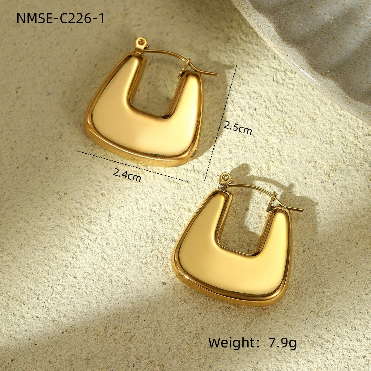 Wholesale  stainless steel retro  hollow 18K gold earrings jewelry