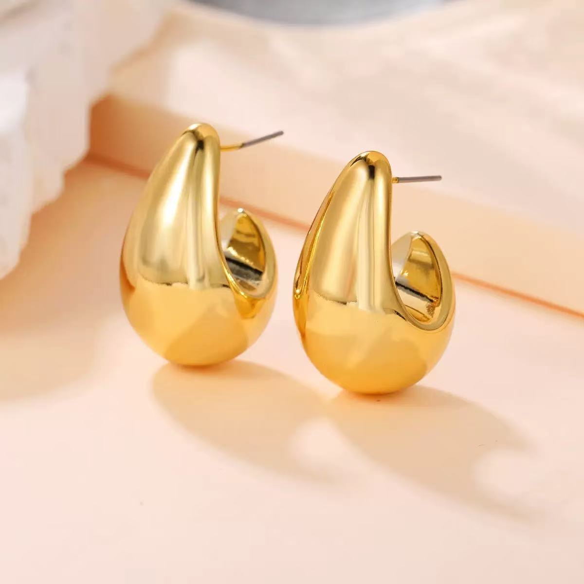 Wholesale Hollow Drop Stud Earrings For Women Chic Golden Alloy Design Everyday Wear Jewelry Accessory