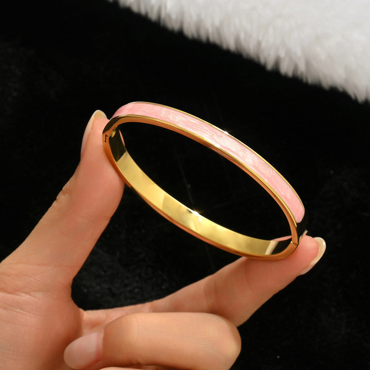 Wholesale Titanium Steel Gold Electroplated Studded Bracelet Set Fashion Jewelry Accessory