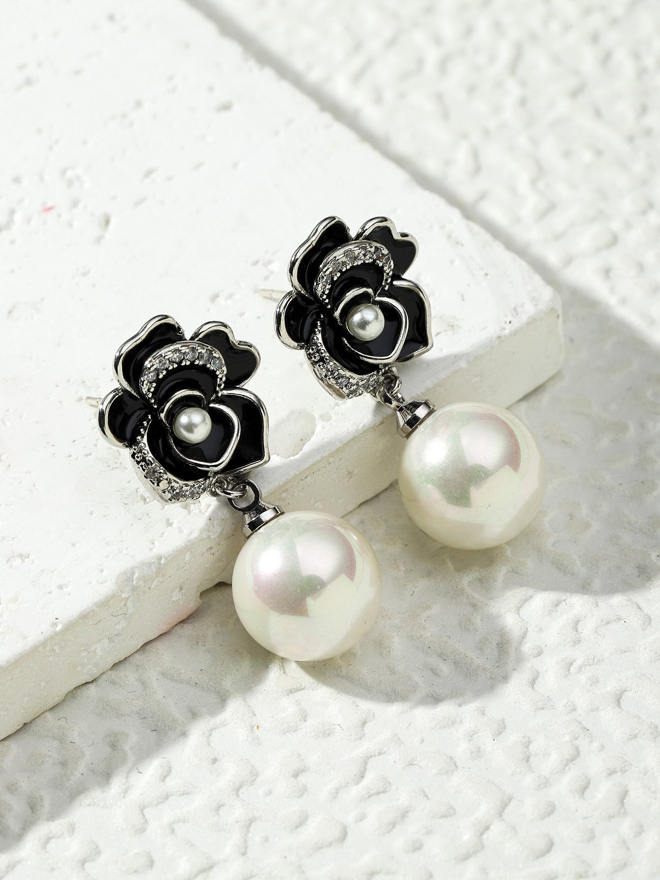 Wholesale  black oil drop camellia pearl earrings