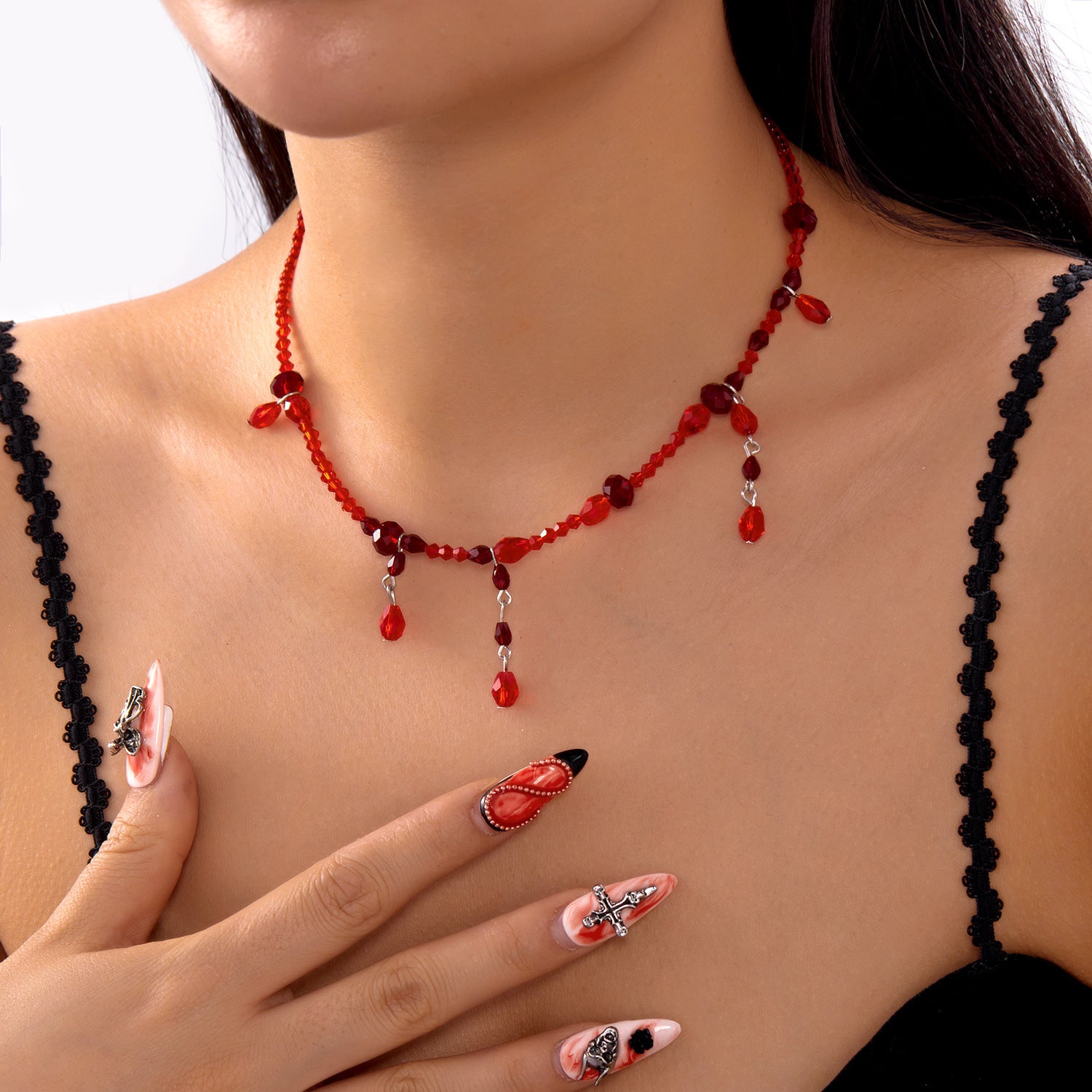 Großhandel Halloween Blood Drop Halskette Geister lustiger Schädel Spinnen Anhänger Schlangeblatt Kette