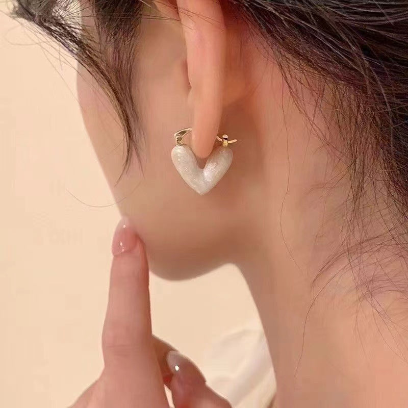 Wholesale alloy light luxury heart earrings