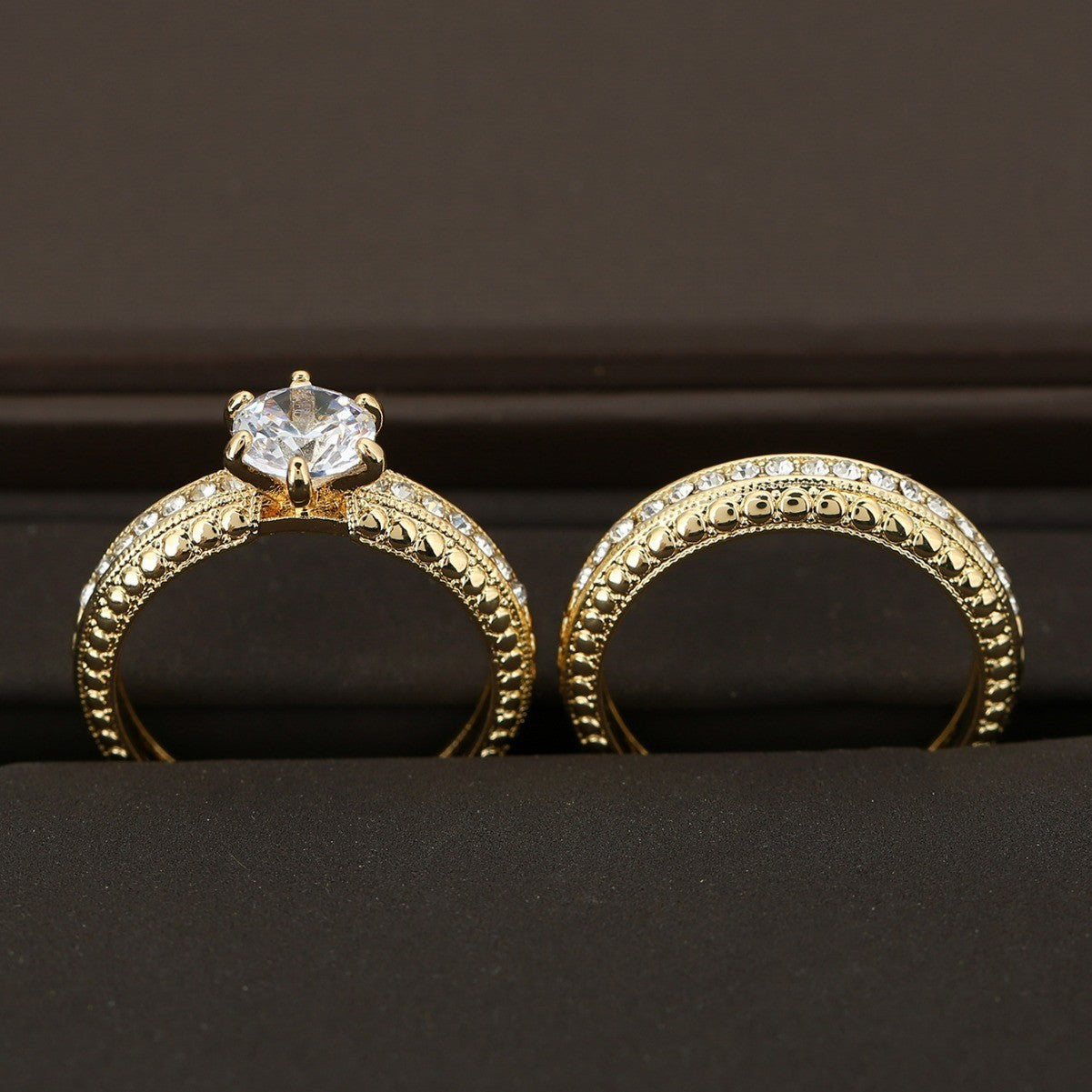 Wholesale  couple ring  micro-inlaid zircon shiny ring