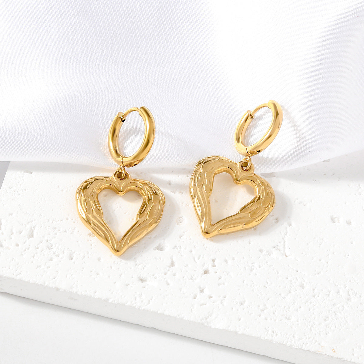 Wholesale stainless steel 18K gold plated three-dimensional heart-shaped wings love earrings