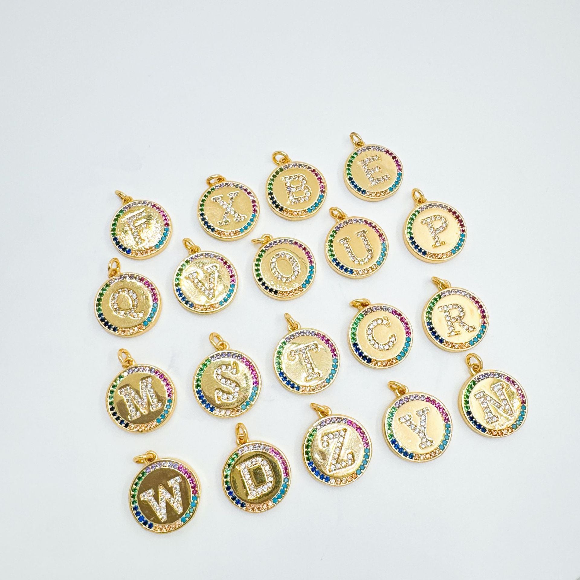 Wholesale Gold Plated Copper Zircon Vintage Round Pendant Necklace,  Trendy Jewelry Accessory for Women