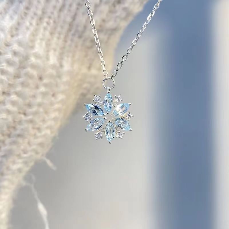 Wholesale New Arrival Diamond Sky Blue Glass Snowflake Necklace Women Light Luxury Niche Design Diamond Necklace Christmas Birthday Gift