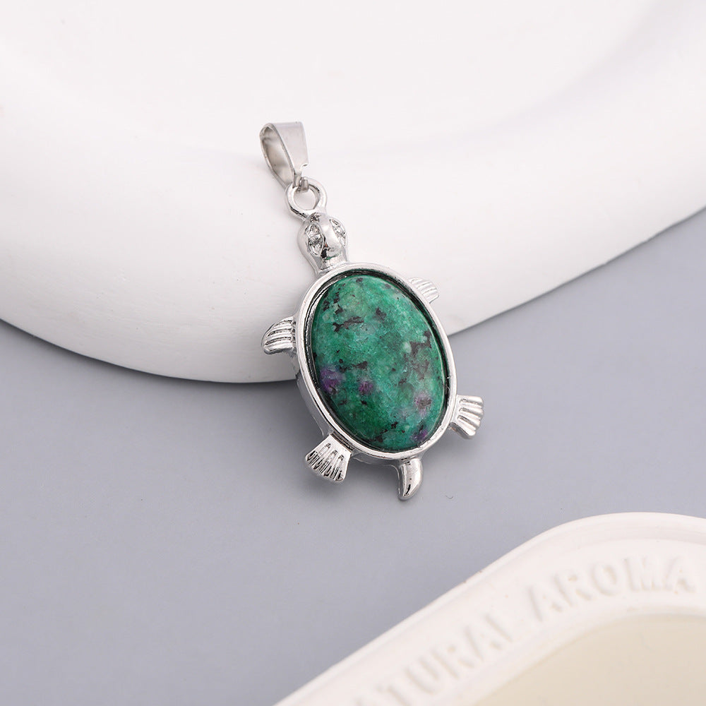 Wholesale Natural color crystal small turtle pendant