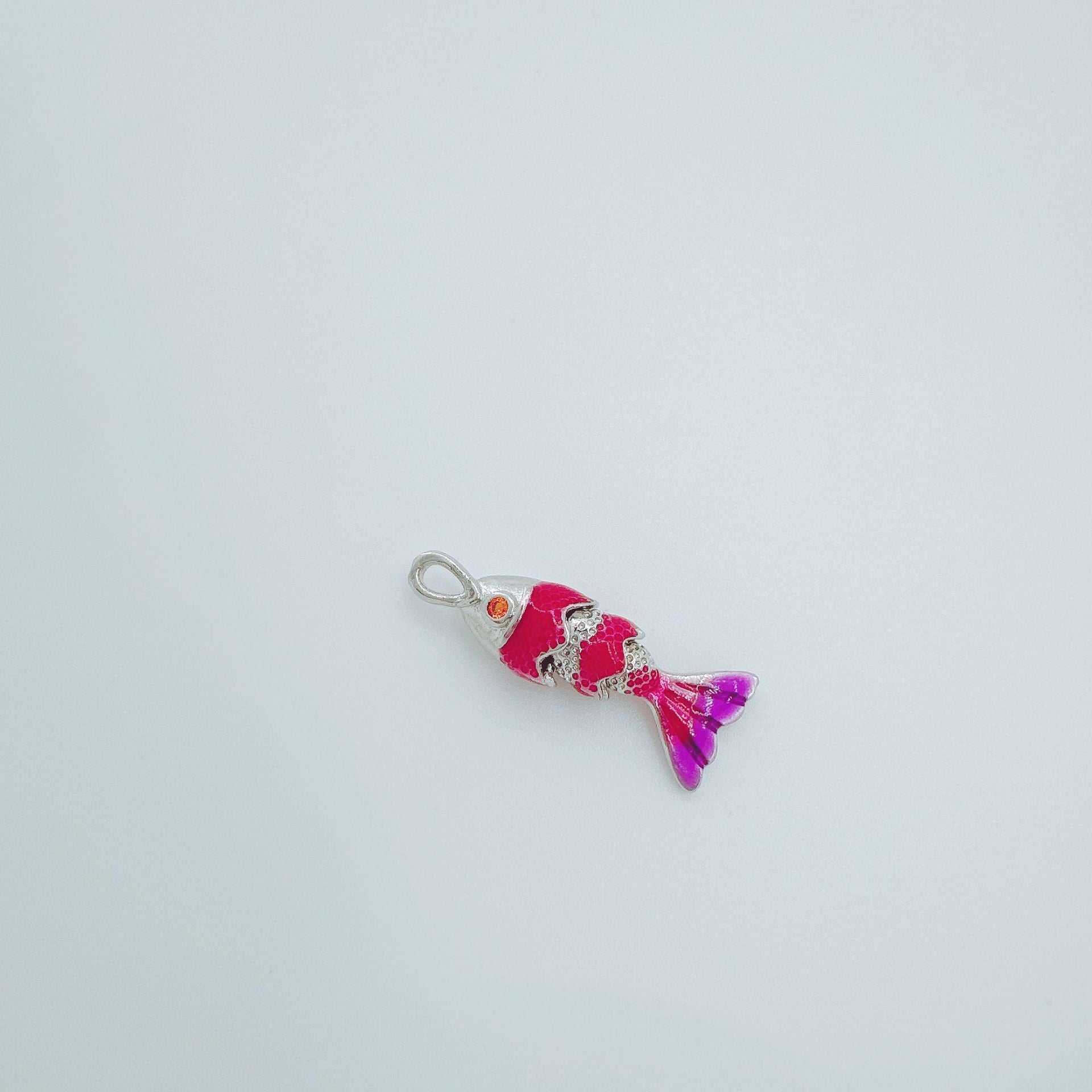 Wholesale Gold Plated Copper Sea Fish Pendant Necklace,  Trendy Fashion Accessory for Women