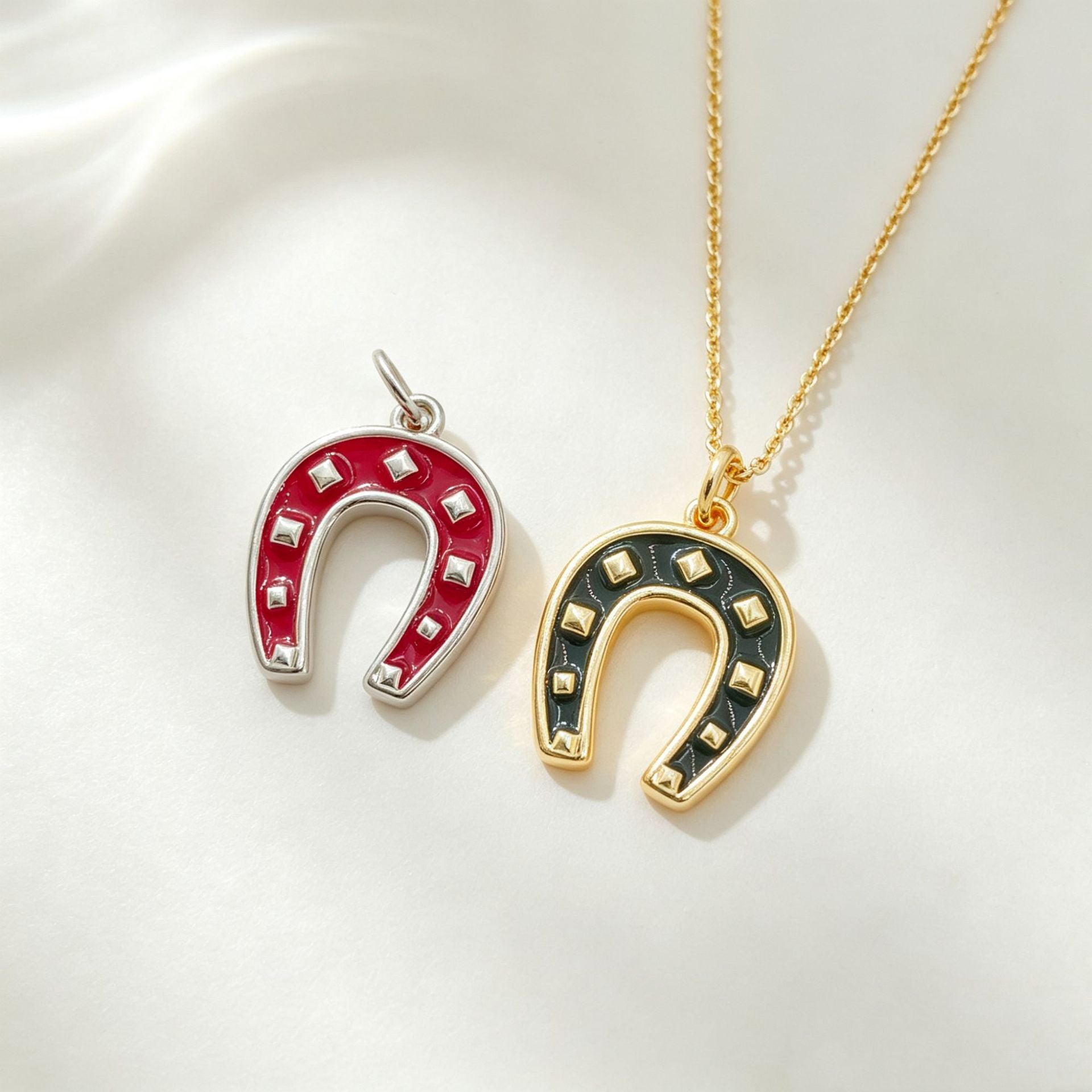 Wholesale Light Luxury Horseshoe Zircon Pendant Necklace,  Copper with 18K Gold Plating,  Jewelry Accessory