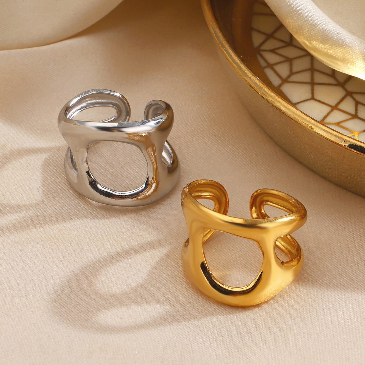 Wholesale Stainless Steel Gold Electroplated Geometric Cut Out Ring Women Fashion Accessory