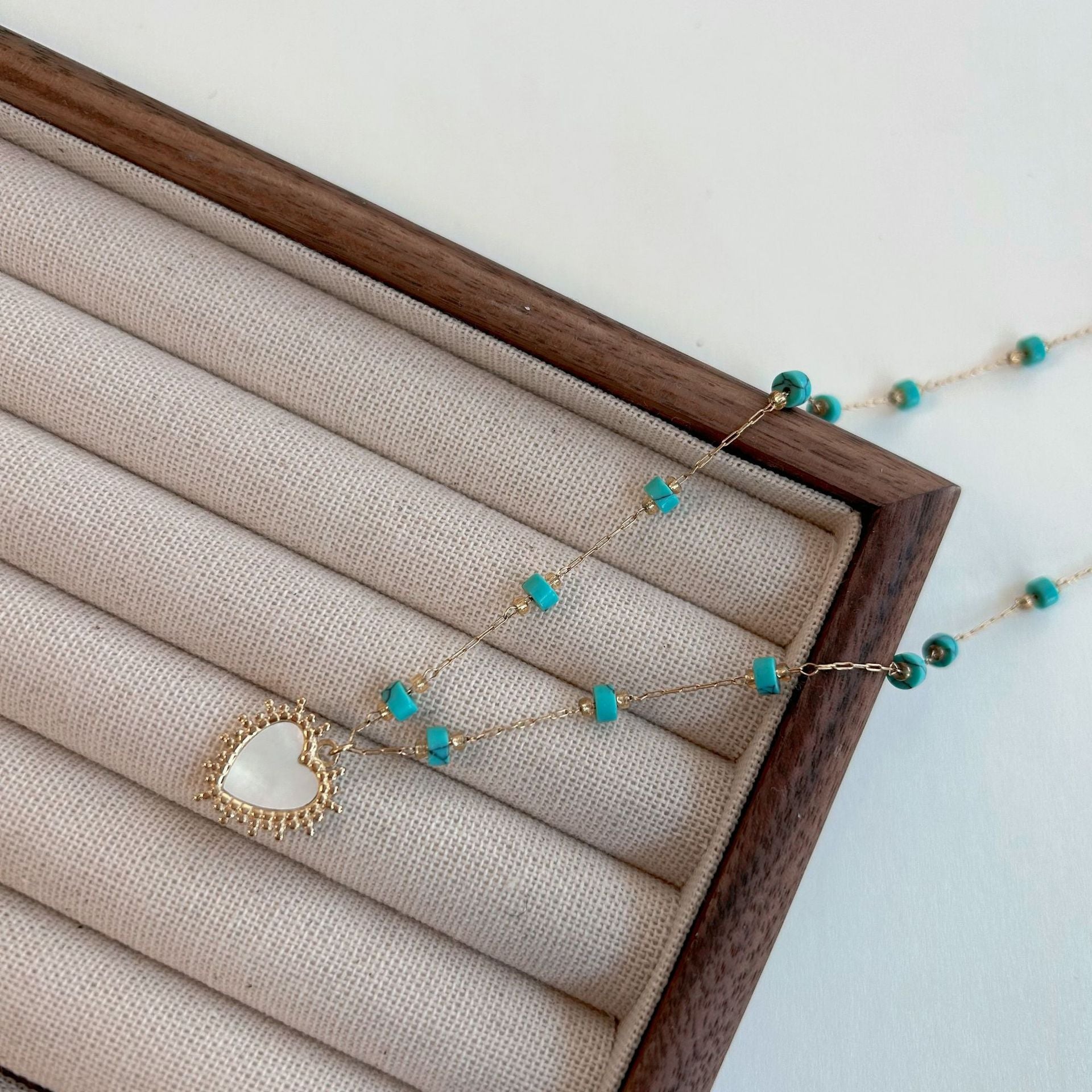 Wholesale stainless steel micro-inlaid natural stone jewelry love shell pendant necklace