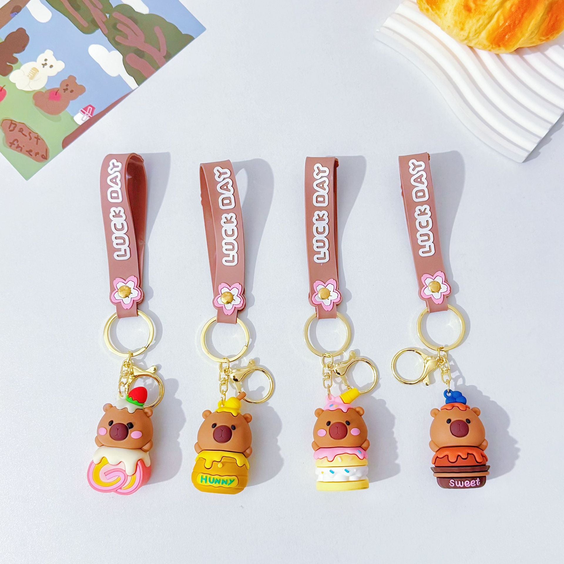 Wholesale Cartoon cake kapibala keychain