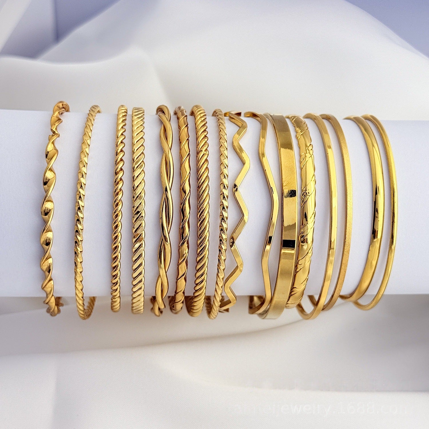 Wholesale Stainless Steel Plated Geometric Bangle Modern Minimalist Jewelry Accessory