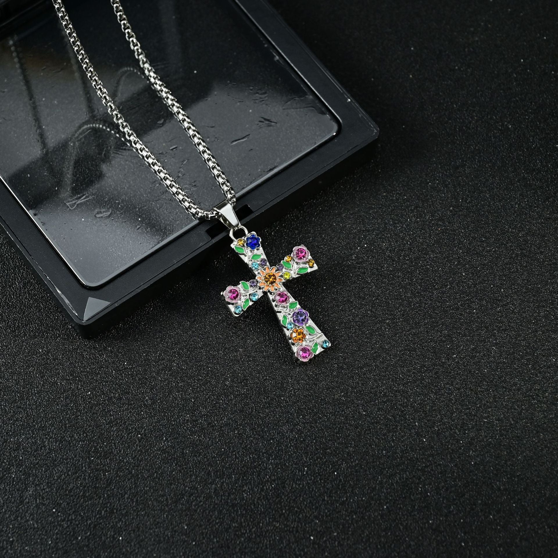 Wholesale Sweet Cool Korean Style Cross Pendant Necklace Women S Vintage Zinc Alloy Collarbone Chain Chic Layering Jewelry Accessory