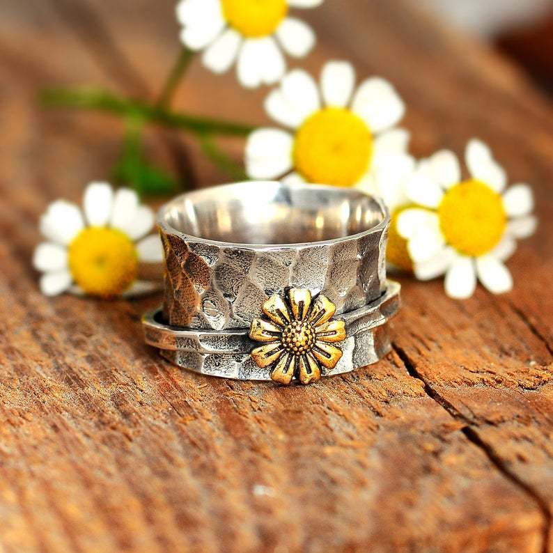 Wholesale Trendy Flower Ring Silver Metal Rotatable Carved Design Fashion Accessory Gift for Wedding
