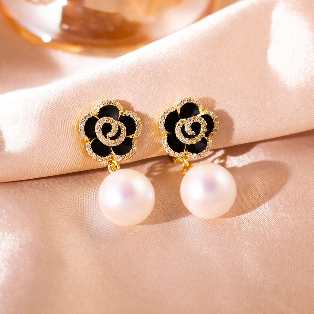 Wholesale Black Camellia Pearl Triangle Ear Clip Retro Light Luxury  Earrings