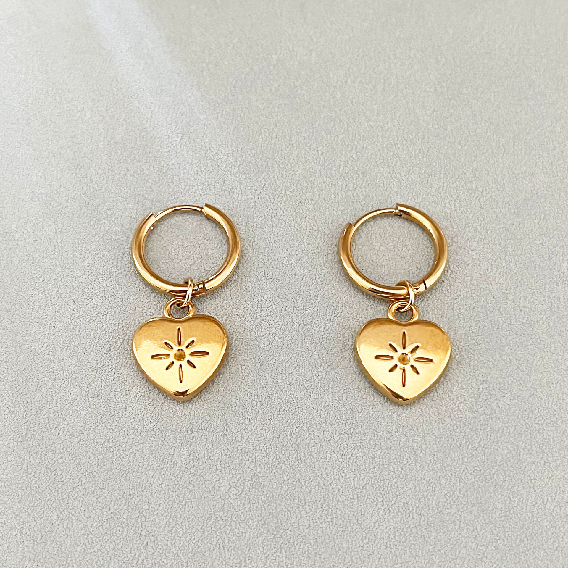 Wholesale hollowed-out  personalized design butterfly and heart earrings