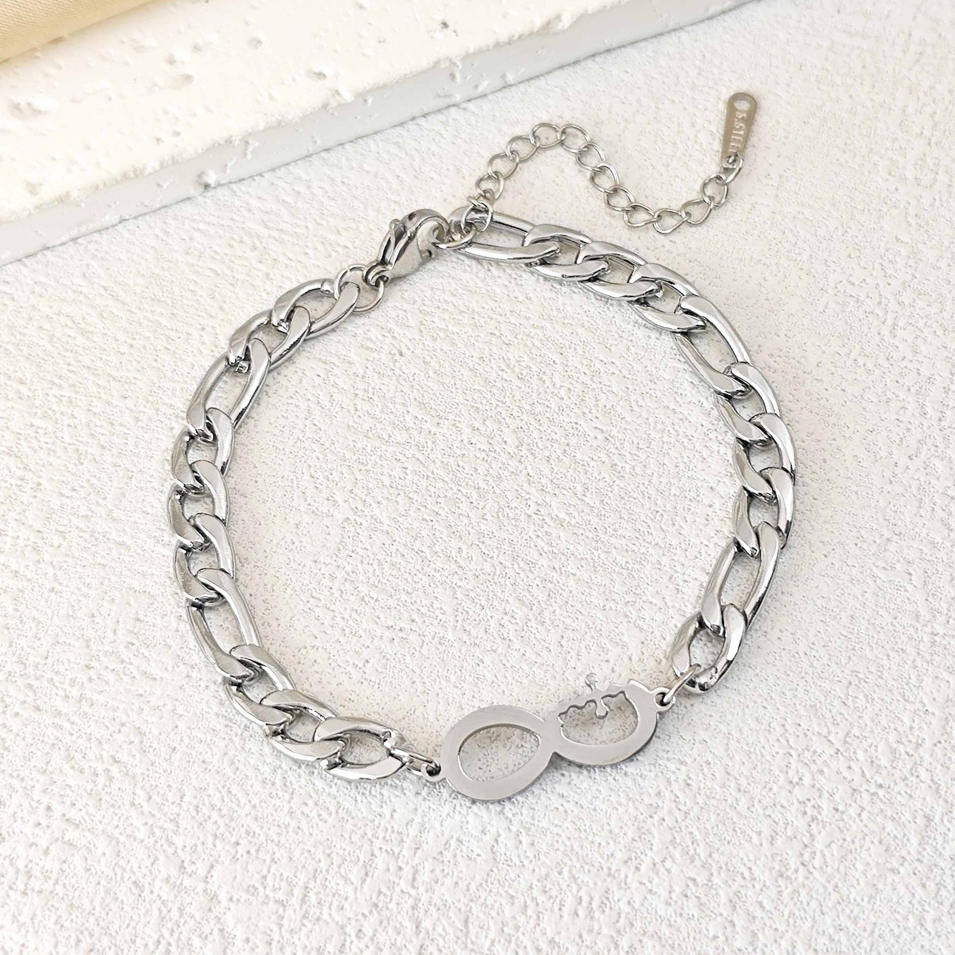 Wholesale Minimalist Infinity Figure-Eight Titanium Steel Bracelet Fashion Jewelry Accessory for Women