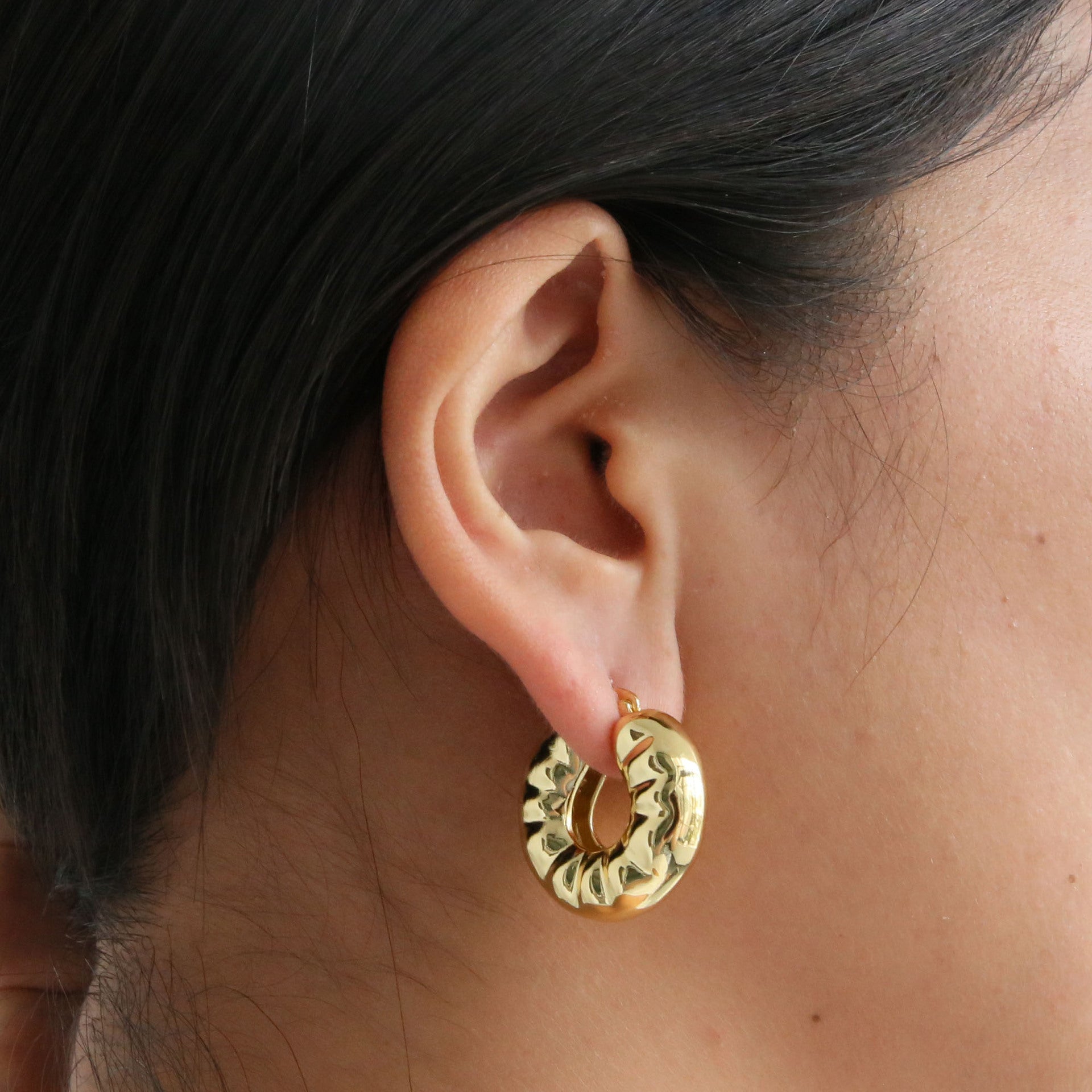 Wholesale  18k gold brass smooth bubble pleated earrings
