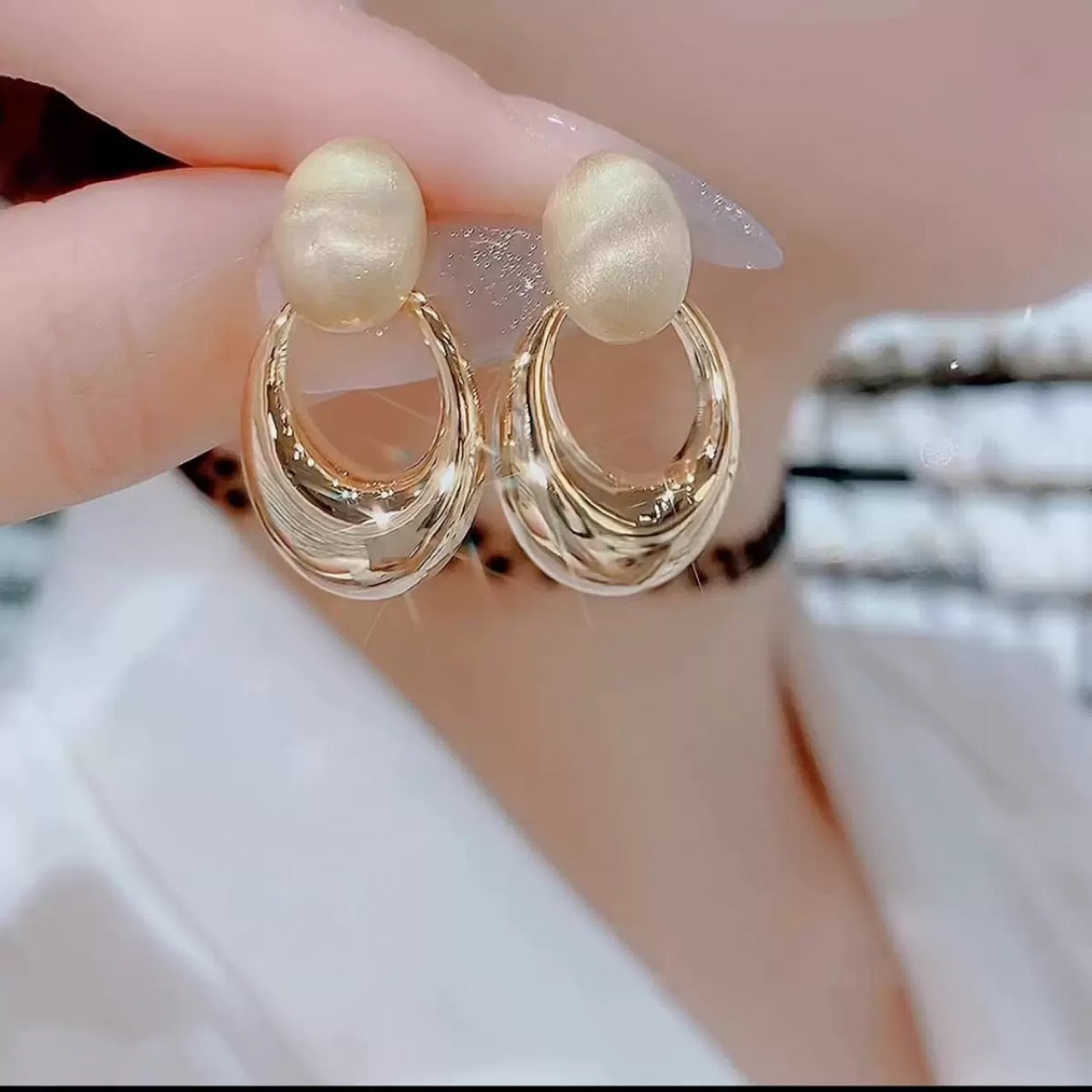Wholesale Zinc Alloy Electroplated Oval Frosted Earrings Light Luxury Retro Style for Women Boutique Resale