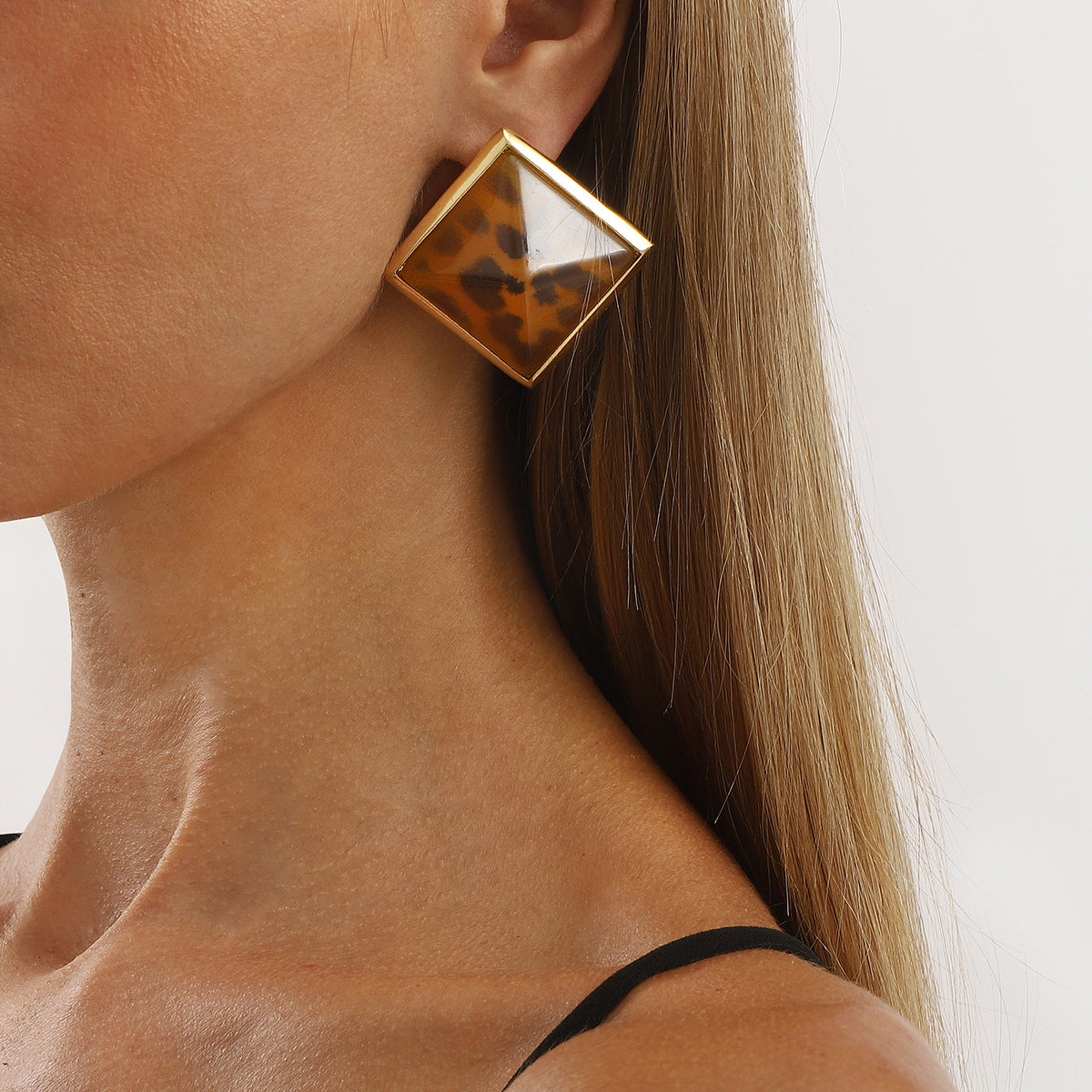 Wholesale geometric square earrings retro  simple spire diamond resin earrings