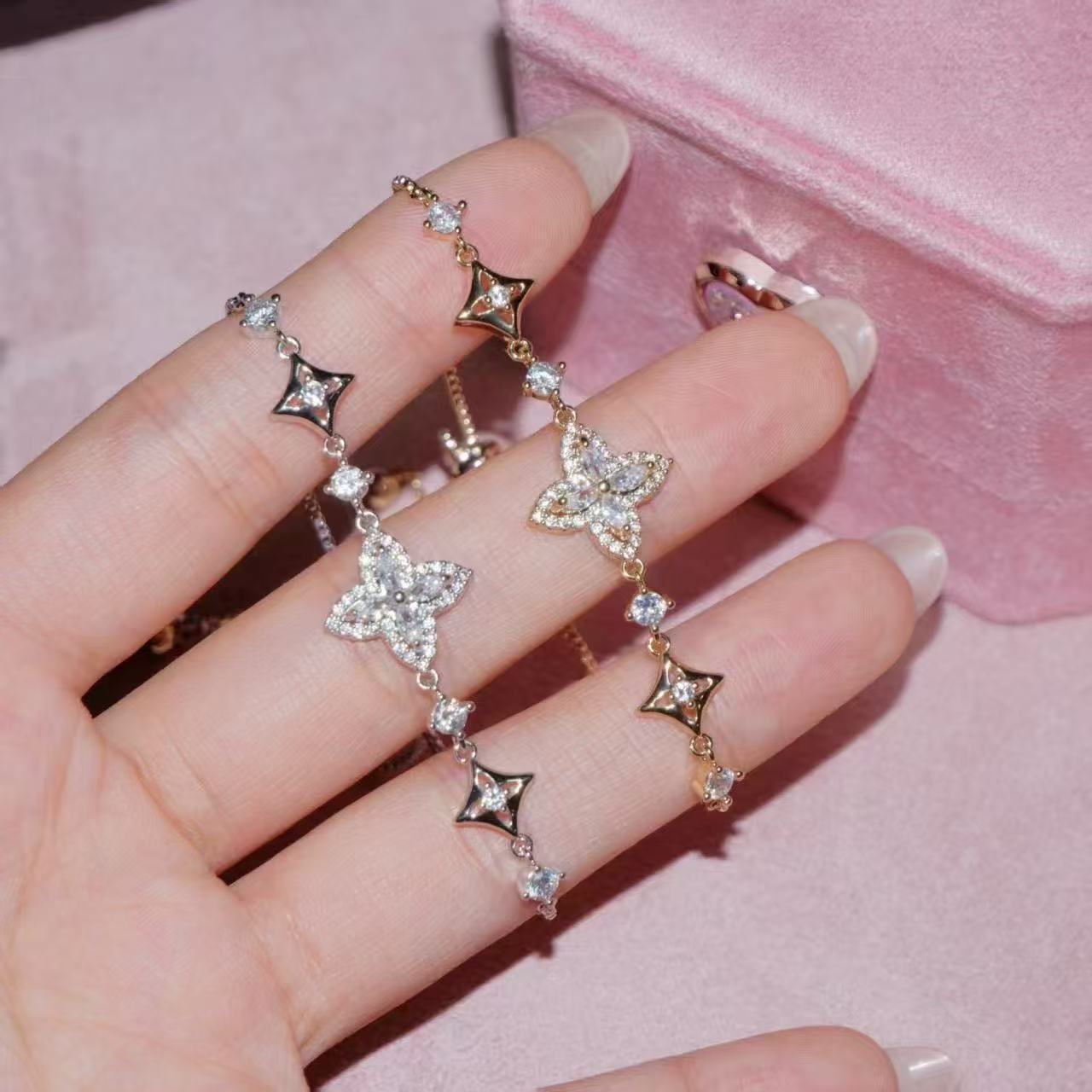 Wholesale Gold Plated Iris Flower Bracelet Full Rhinestones Pull Adjustable Fashion Jewelry Gift