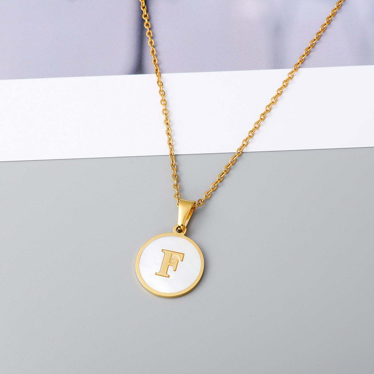 Wholesale Round Stainless Steel Gold Plated Letter Pendant Necklace for Women Fashion Accessory Gift