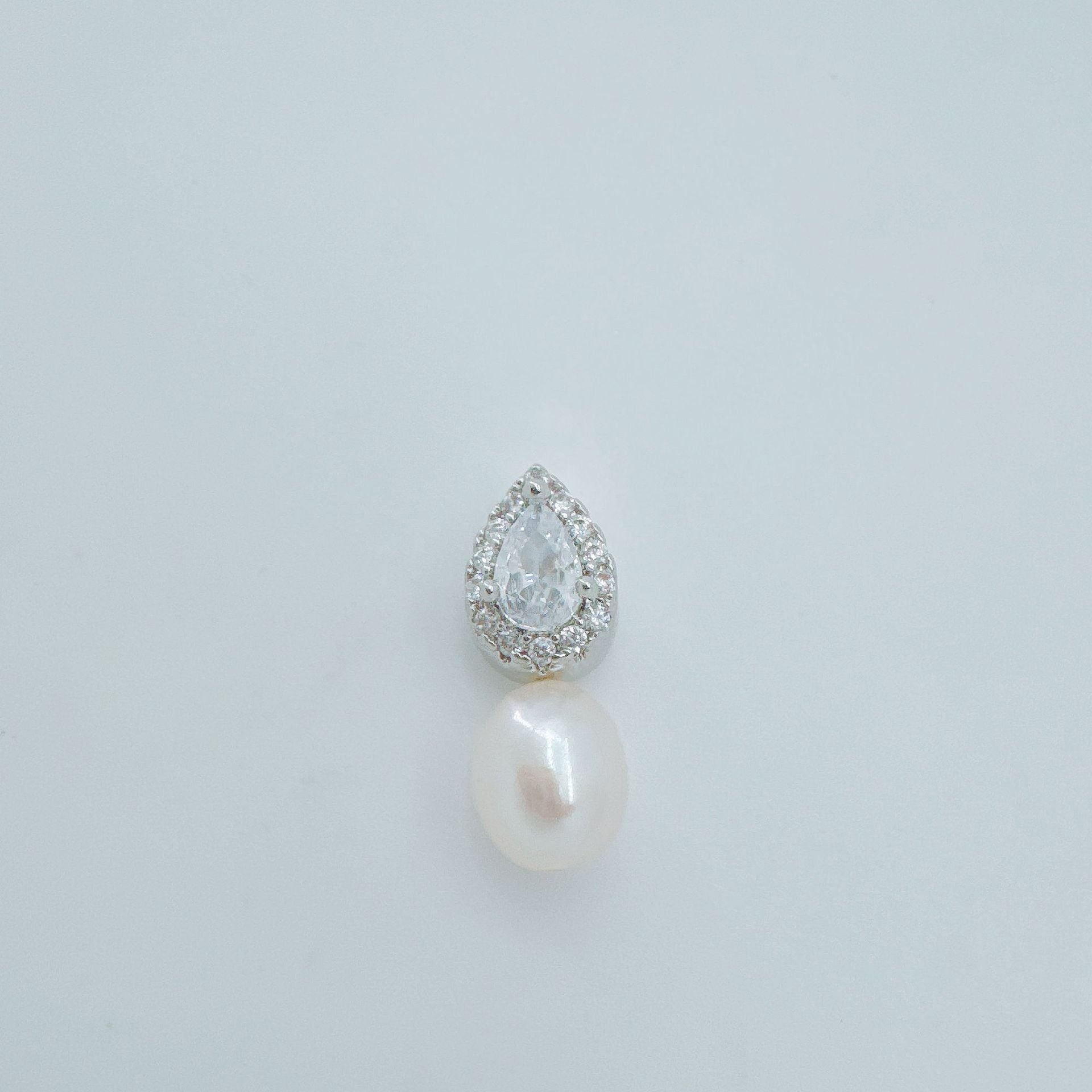 Wholesale Water Drop Earrings and Necklace Set Gold Plated Silver Needle Fashion Accessory