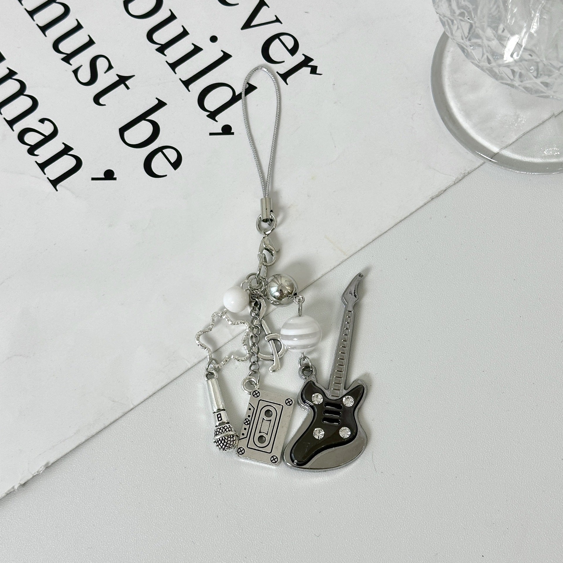 Wholesale  Black and White Guitar Keychains