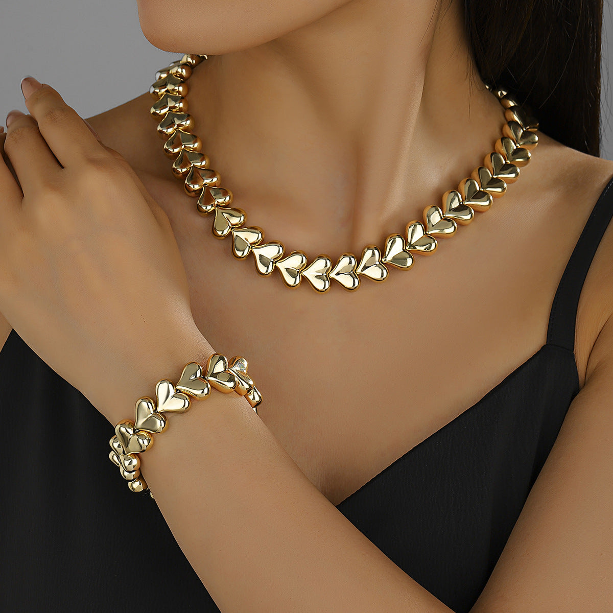Wholesale Acrylic Heart Shaped Clavicle Necklace And Elastic Bracelet Set Electroplated Fashion Jewelry For Women Everyday Wear Gift