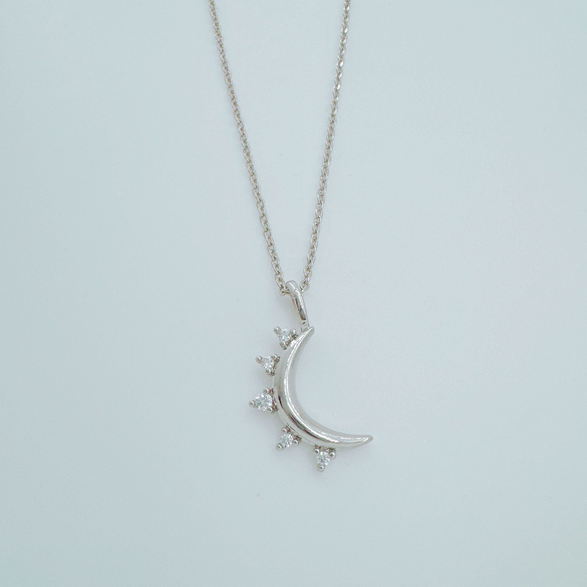 Wholesale Moon Necklace European Style Gold Plated Copper Pendant Fashion Jewelry Accessory Boutique Gift