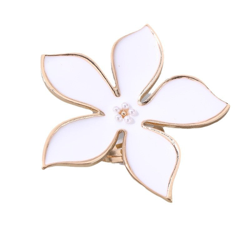 Wholesale exaggerated metal style white flower ring