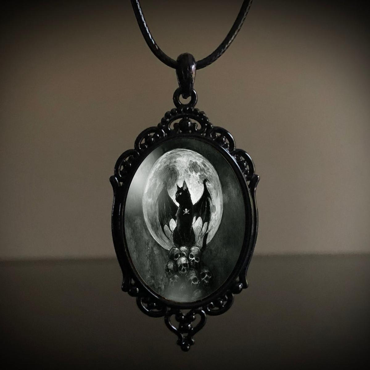 Wholesale Alloy Electroplated Gothic Crow Forest Pendant Necklace,  Trendy Jewelry Accessory for Gift Boutique