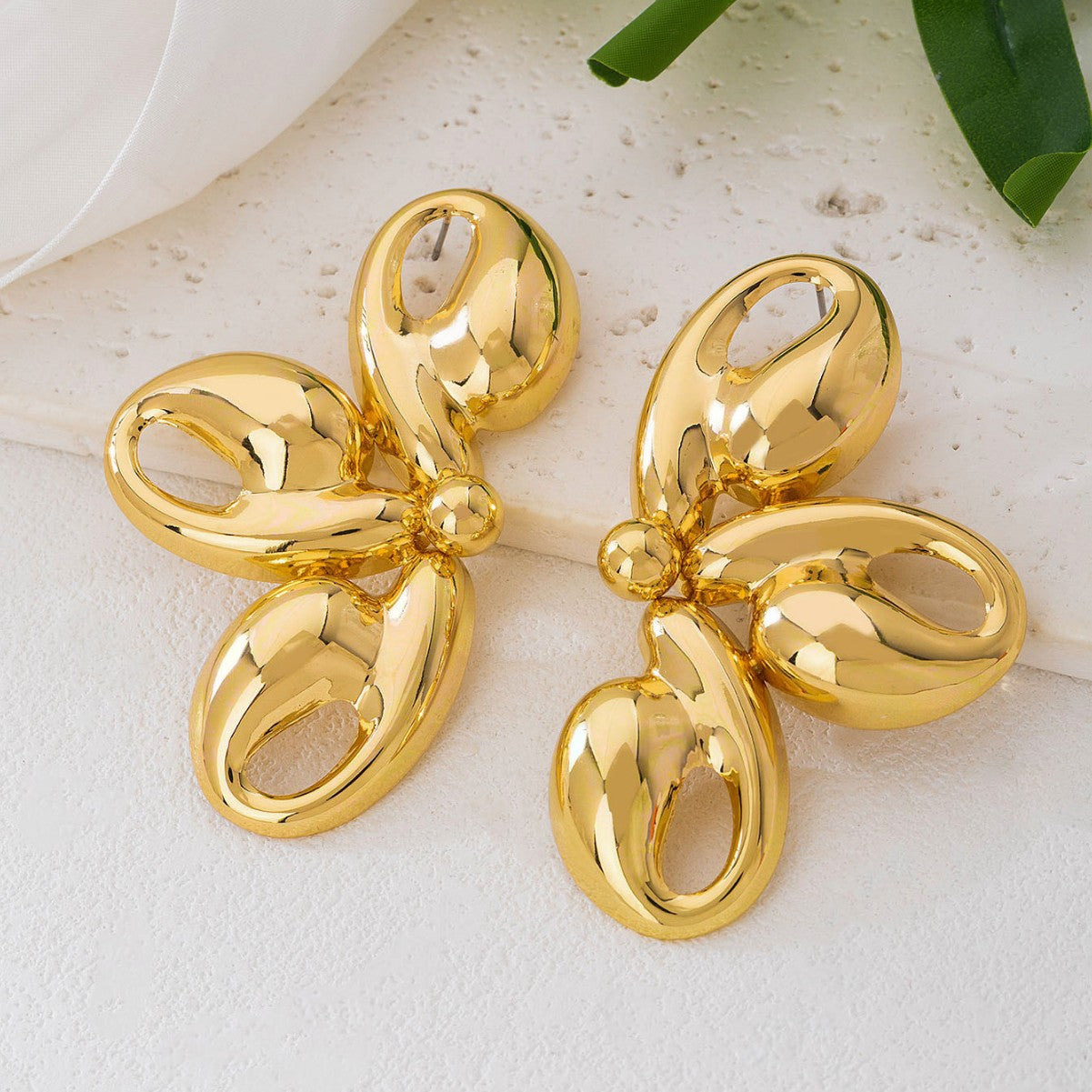 Wholesale  irregular teardrop twisted steel pin earrings niche high-end earrings