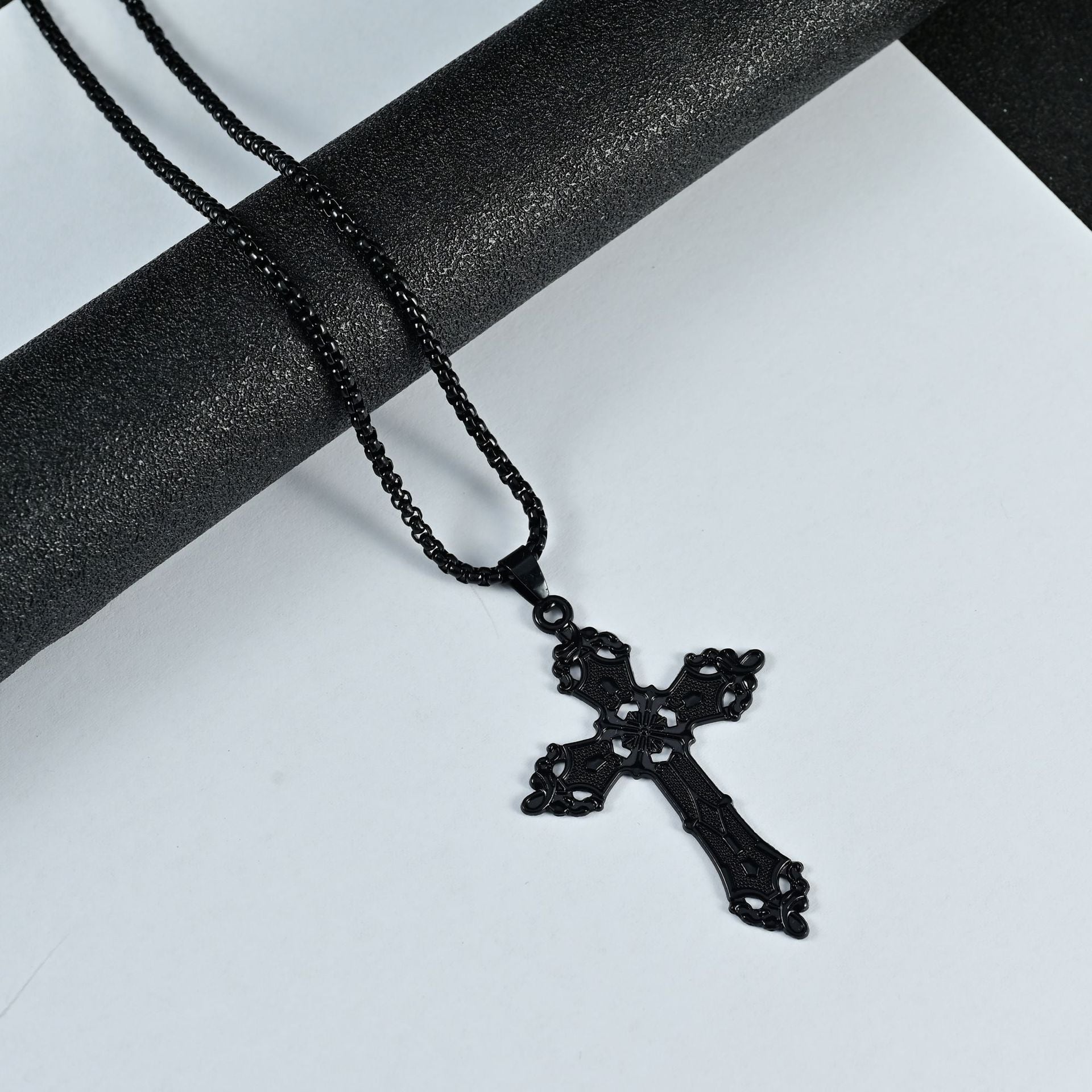 Wholesale Vintage Baroque Gothic Cross Pendant Necklace Bohemian Style Alloy Electroplated Jewelry Accessory For Women