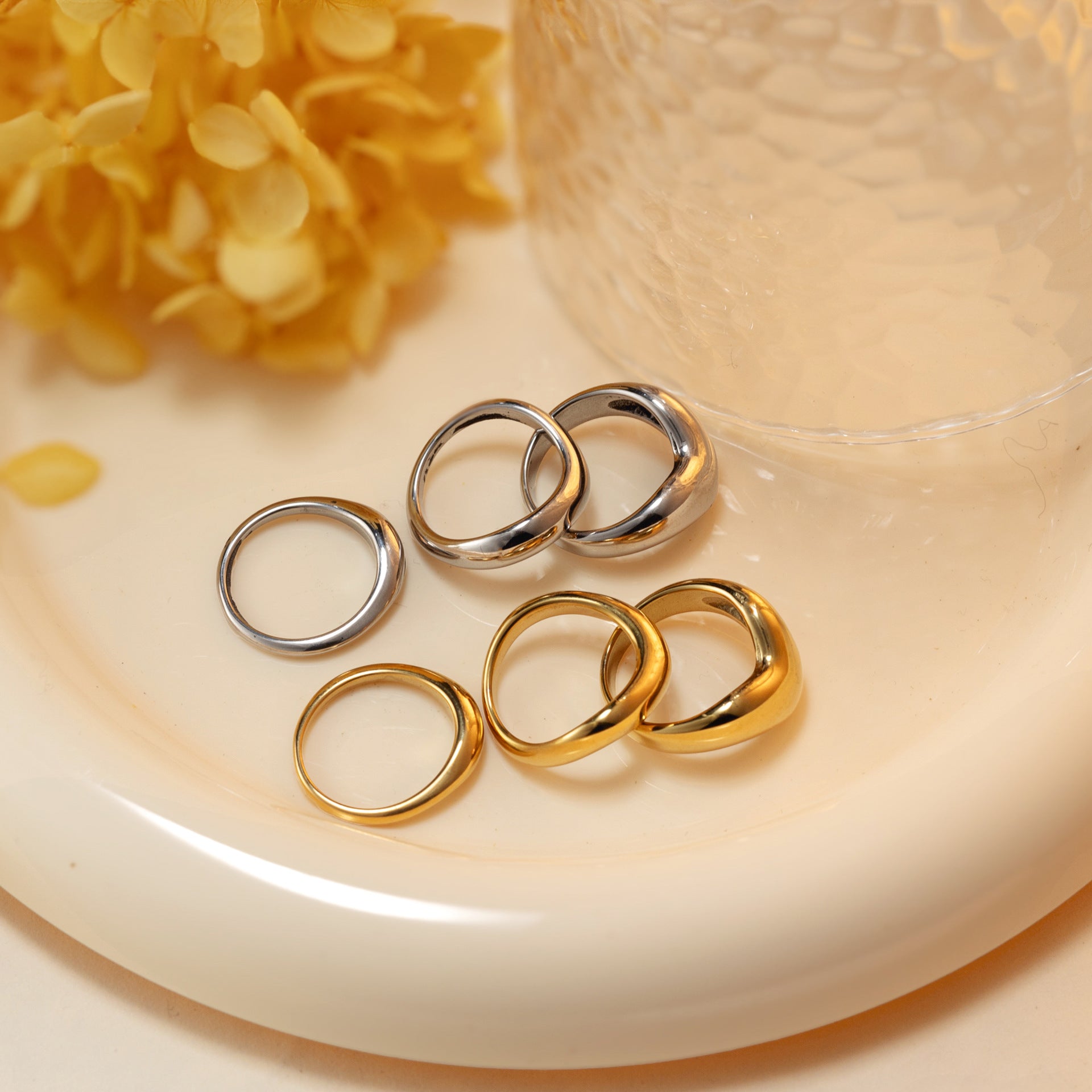 Wholesale Chic 18K Gold-Plated Stainless Steel Curved Pinky Ring - Fashion Accessory for Resale