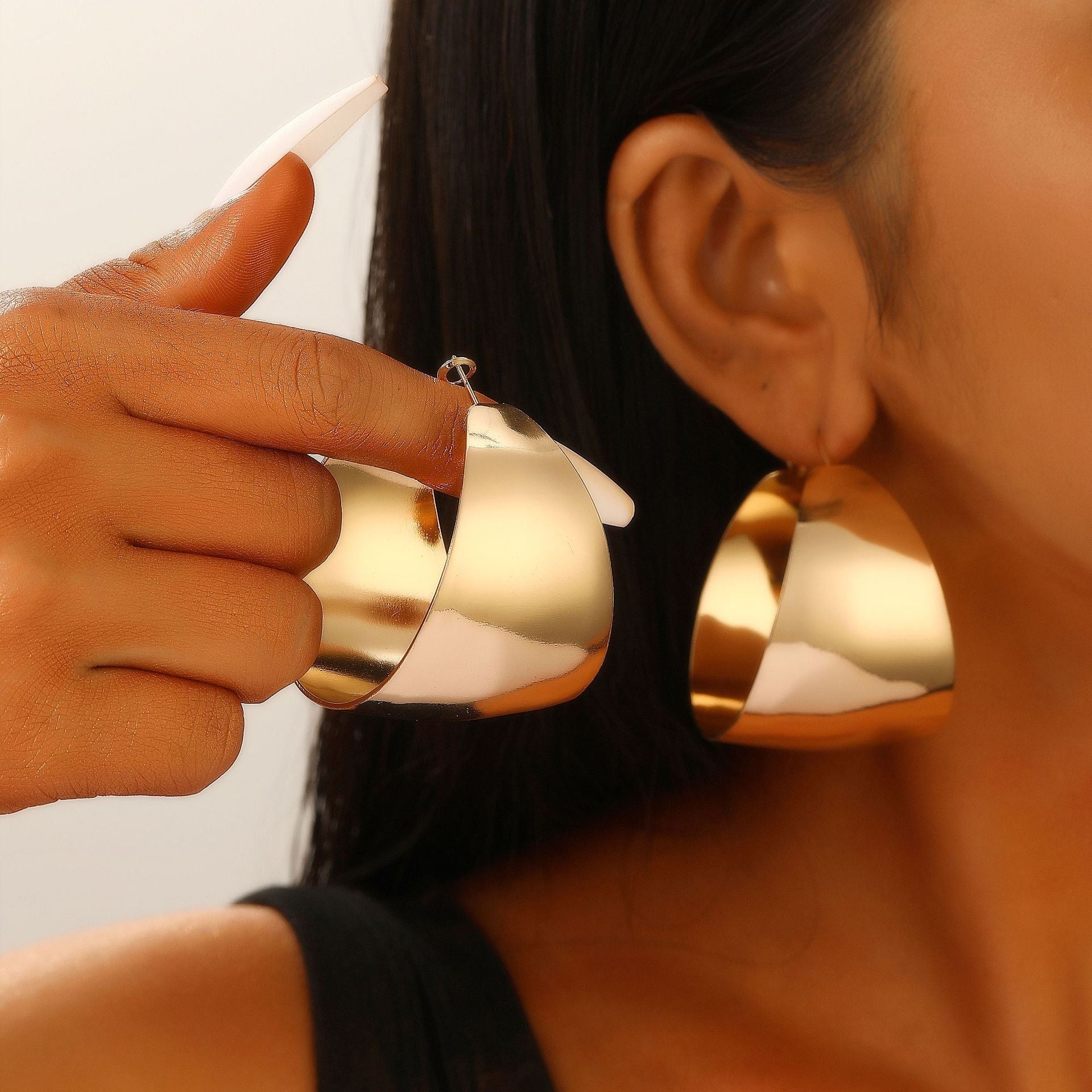 Wholesale Chic Gold C-Shaped Earrings Geometric Retro Style Fashion Accessory for Resale