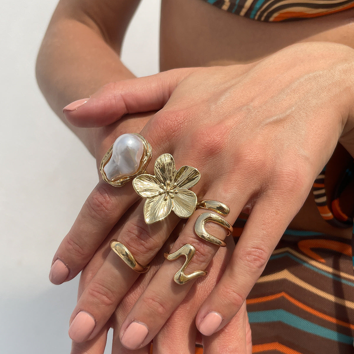 Wholesale Exaggerated Baroque Vintage Imitation Pearl Flower Ring Fashion Jewelry Accessory