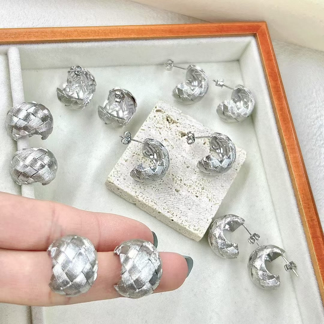 Wholesale Semi-circular braided C-shaped earrings