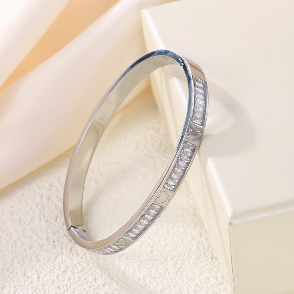 Wholesale Chic Heart Cubic Zirconia Stainless Steel Bracelet Stylish Everyday Wear Jewelry Accessory For Women