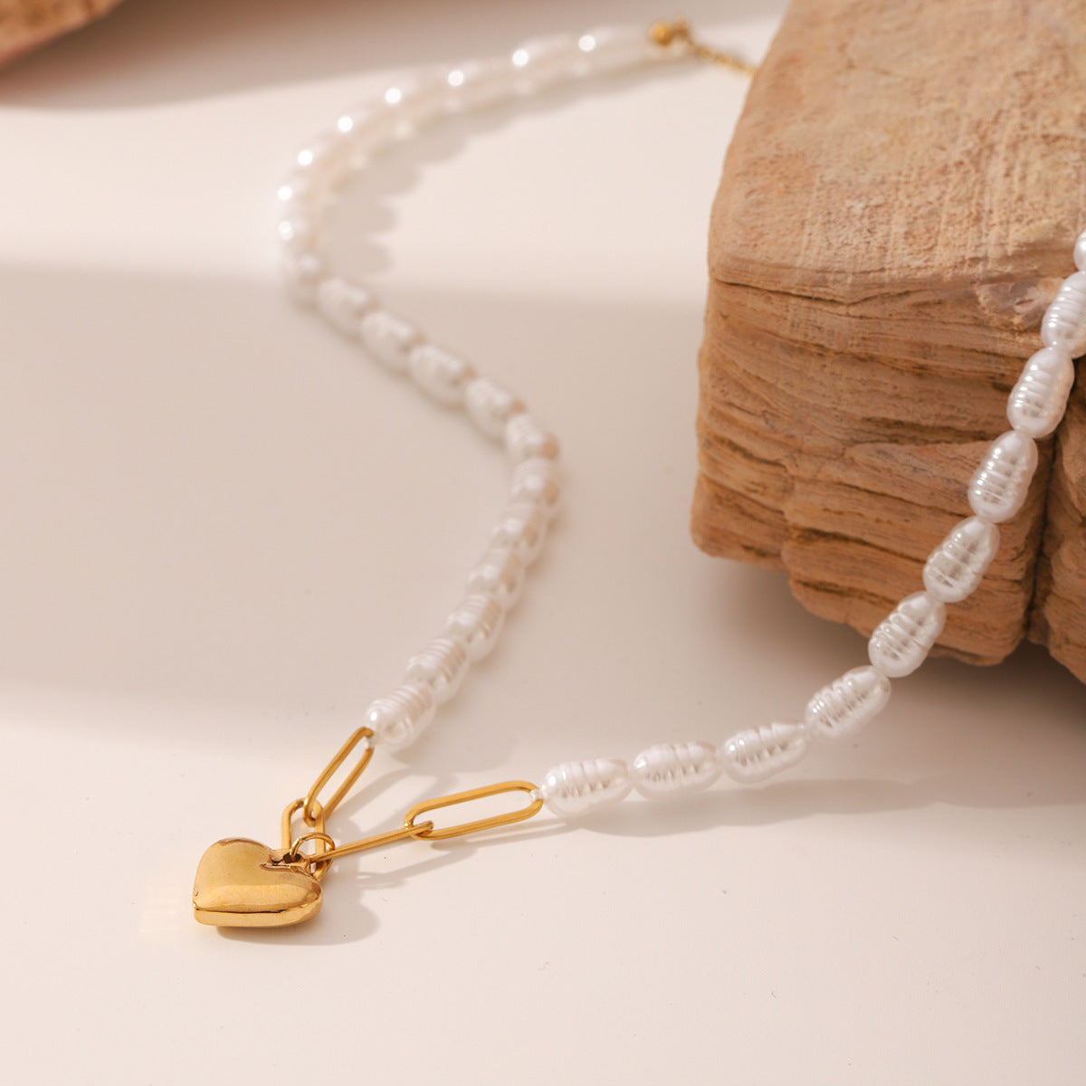 Wholesale  Pearl Love Pendant Necklace Light Luxury All-match Stainless Steel Collarbone Necklace