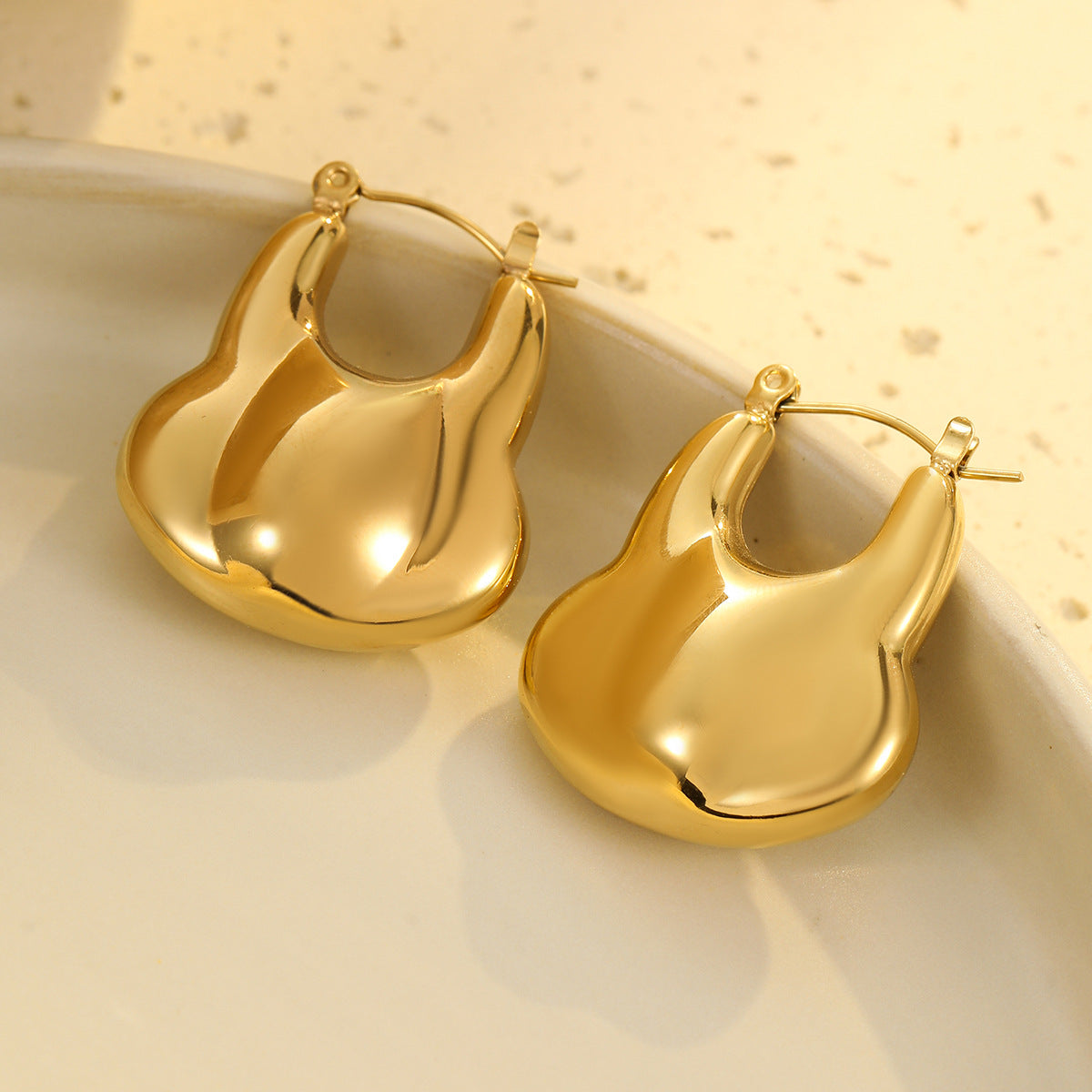 Wholesale  stainless steel retro  hollow 18K gold earrings jewelry