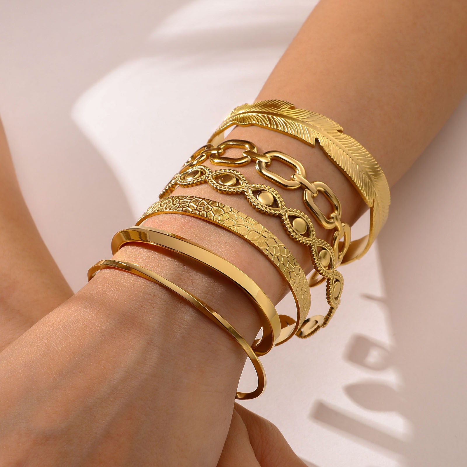 Wholesale Gold Stainless Steel C Shaped Bangle Bracelet For Women Minimalist Geometric Design Fashion Jewelry Accessory For Boutique Resale