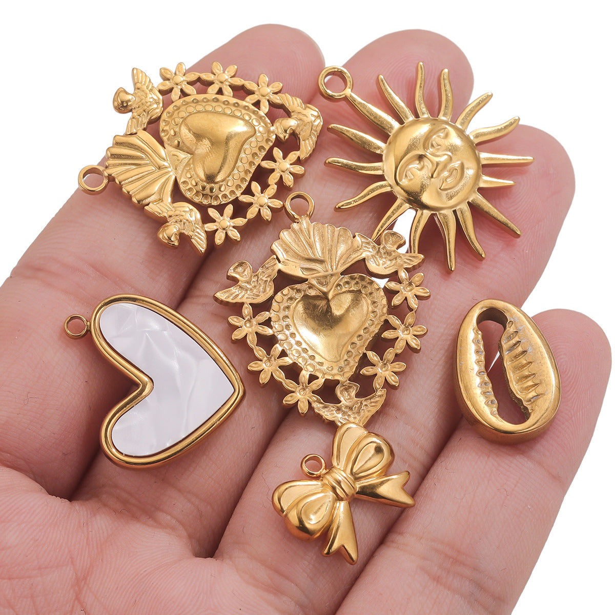 Wholesale 5pcs Stainless steel  retro three-dimensional sun love pendant