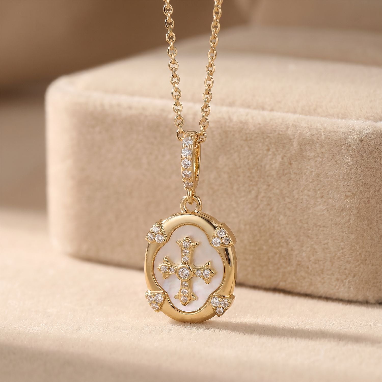 Wholesale Fashion Cross Pendant Necklace Mother of Pearl Gold Plated Jewelry Accessory Gift